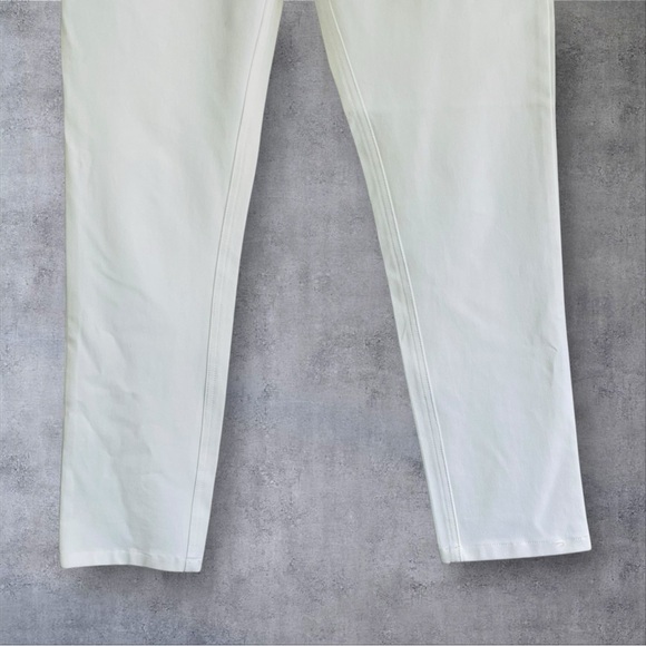 Women's Eric White Jeans
Size 4 - Picture 3 of 6